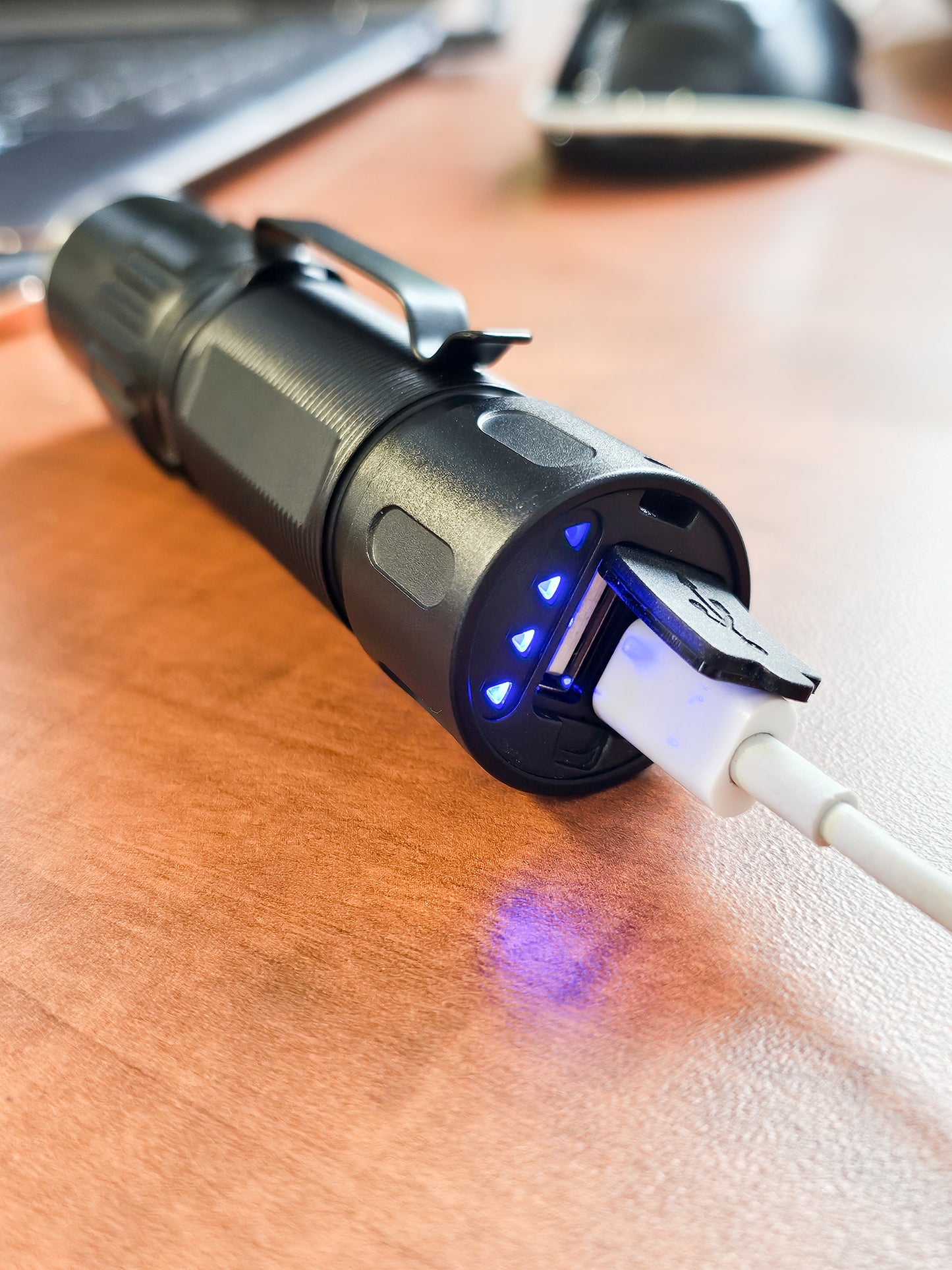 1100 Lumen Rechargeable Power bank Flashlight